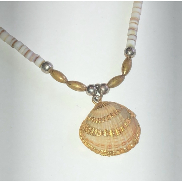 Jewelry - Vintage Shell Beaded Seashell Pendant Boho Necklace
